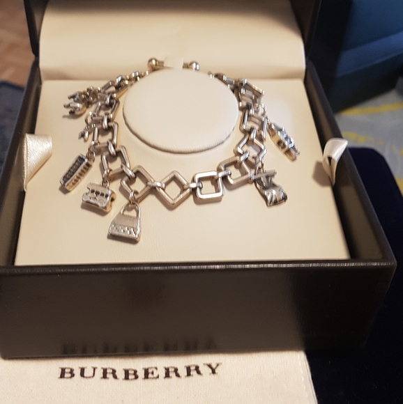 Burberry 18k gold plated charm bracelet. - Picture 7 of 12